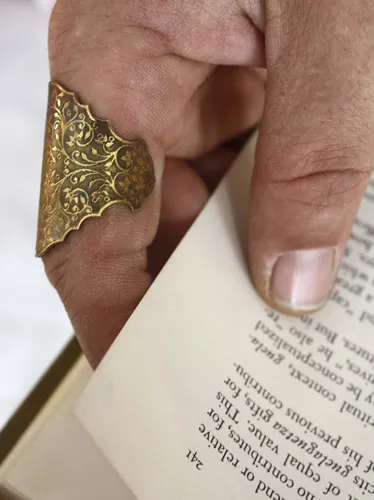 Dandy, anillo de elegancia barroca victoriana en latón