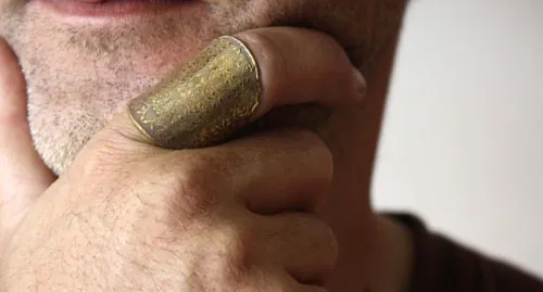 Dandy, anillo de elegancia barroca victoriana en latón