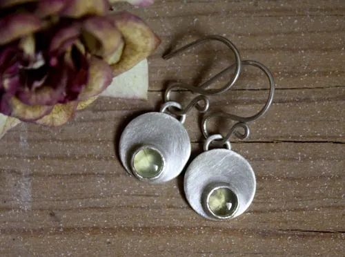 Daura, aretes redondos en plata con piedra de nacimiento personalizable (granate, amatista, aguamarina, piedra de luna, ónix, alejandrita, rubí, peridoto, zafiro, ópalo, citrino, turquesa)
