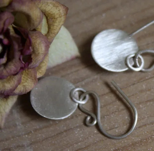 Daura, aretes redondos en plata con piedra de nacimiento personalizable (granate, amatista, aguamarina, piedra de luna, ónix, alejandrita, rubí, peridoto, zafiro, ópalo, citrino, turquesa)