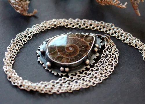 Desde el corazón del mar, collar fauna marina en plata y amonita