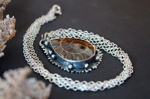 Desde el corazón del mar, collar fauna marina en plata y amonita