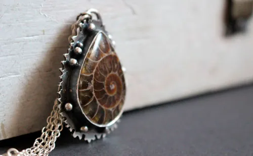 Desde el corazón del mar, collar fauna marina en plata y amonita