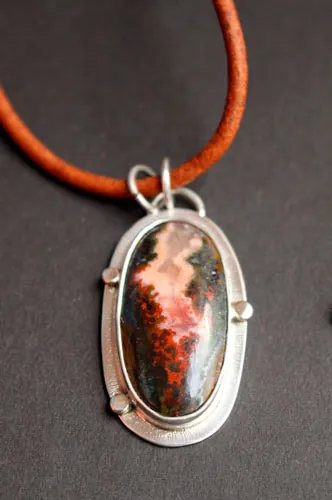 Desde lo más profundo de la tierra, collar volcán en plata y ágata Seam