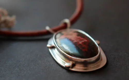 Desde lo más profundo de la tierra, collar volcán en plata y ágata Seam