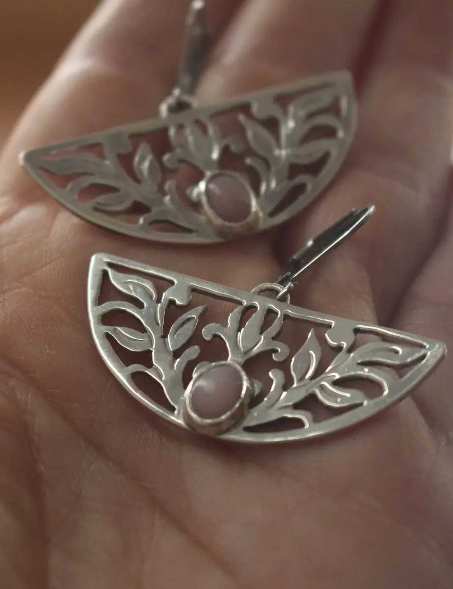 Despertar del loto, aretes flor acuática en plata y ópalo