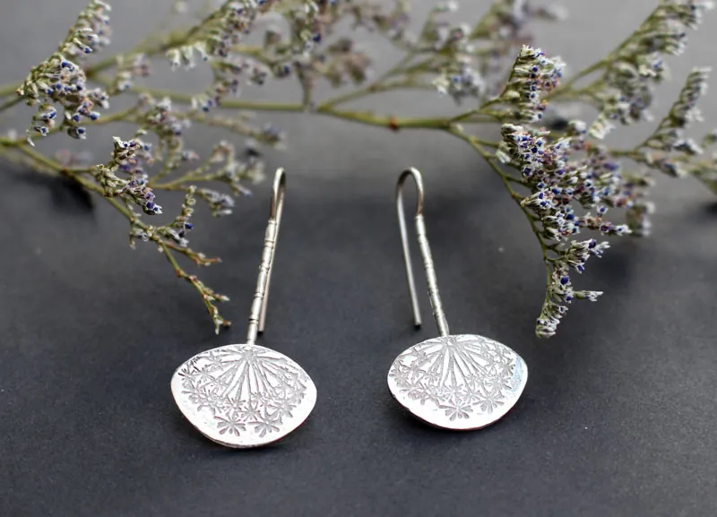 Diente de león, aretes vilanos de la flore en plata