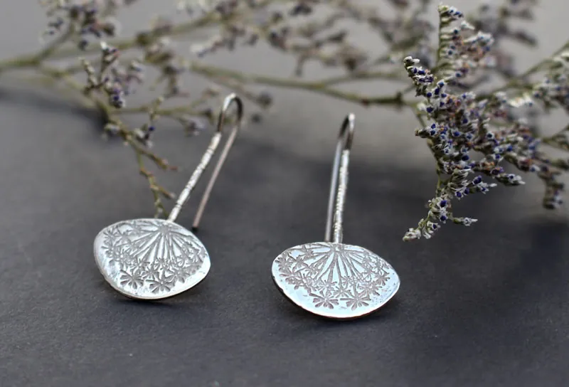 Diente de león, aretes vilanos de la flore en plata