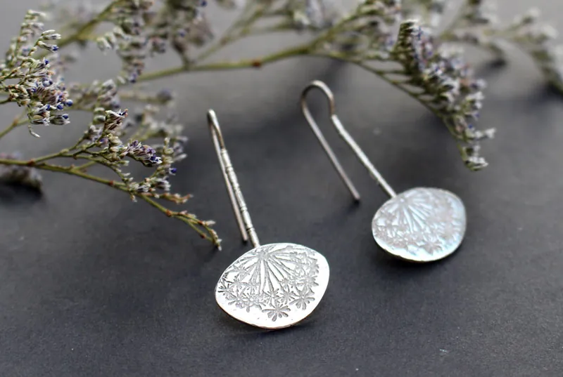 Diente de león, aretes vilanos de la flore en plata