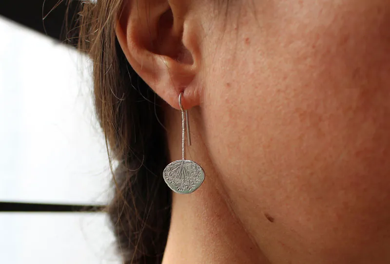 Diente de león, aretes vilanos de la flore en plata