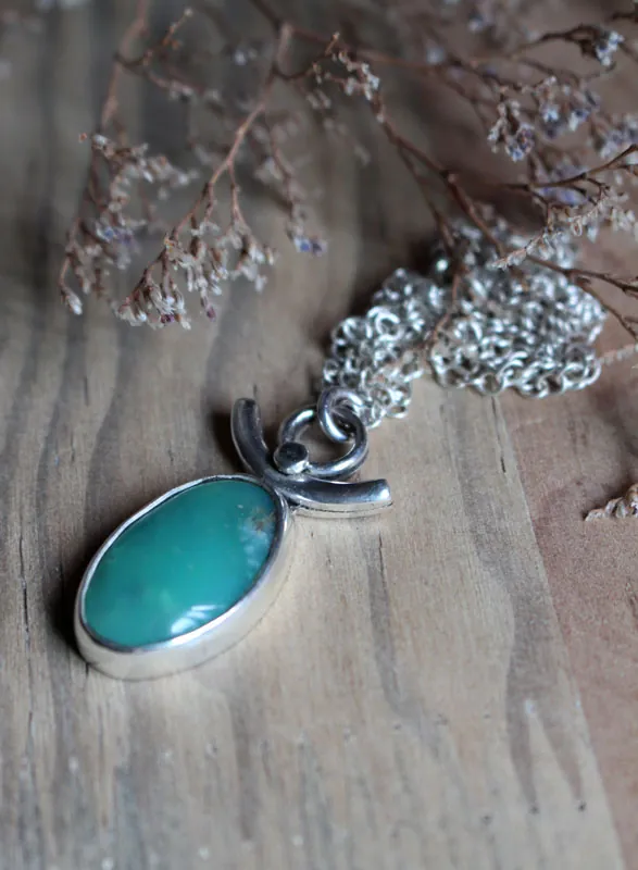 Diosa de la tierra, collar Venus en plata y crisoprasa