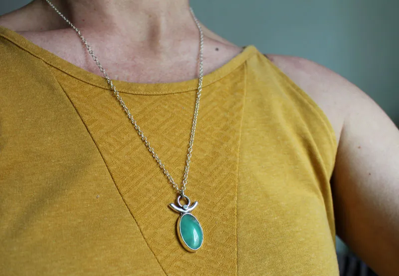 Diosa de la tierra, collar Venus en plata y crisoprasa