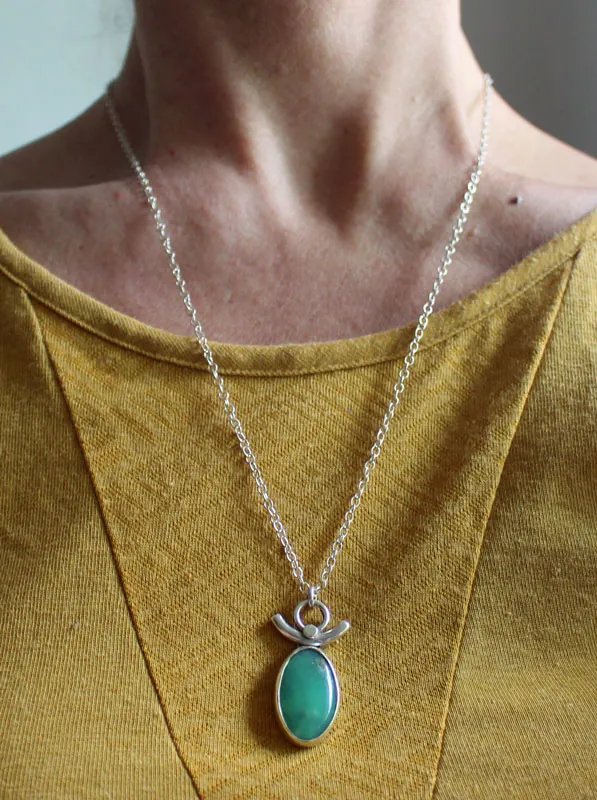 Diosa de la tierra, collar Venus en plata y crisoprasa