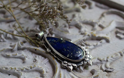 Dusk inflorescence, nocturnal flower pendant in silver and lapis lazuli