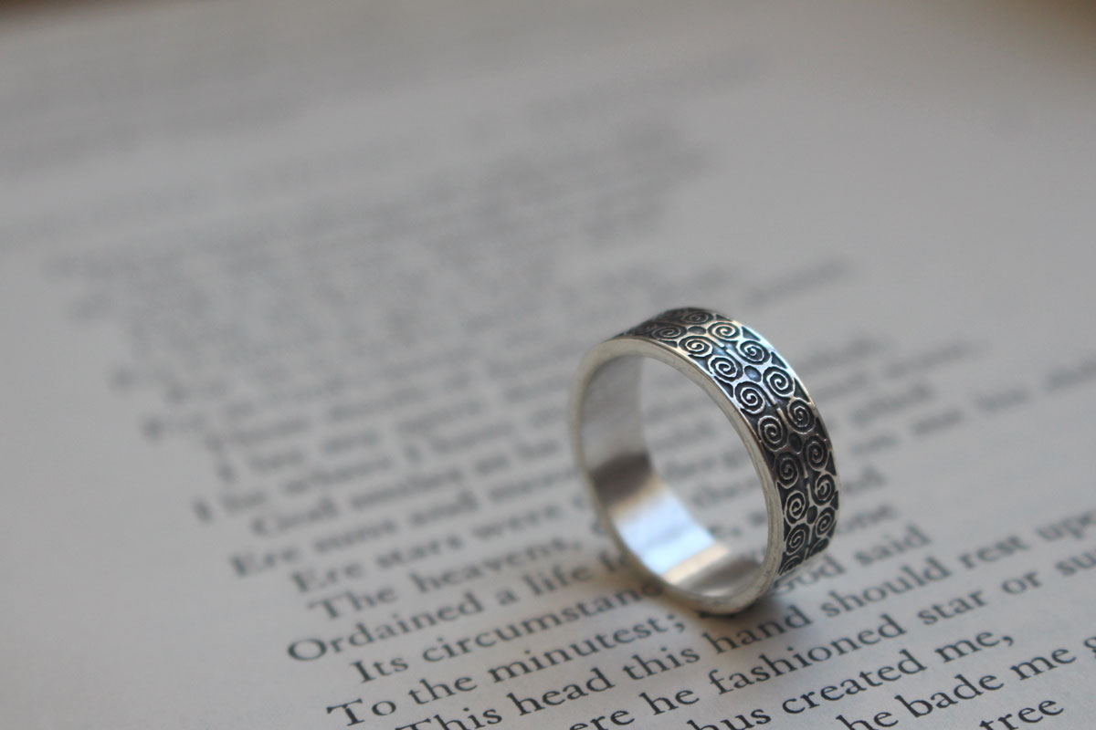 Dwennimmen, anillo adinkra africano en plata