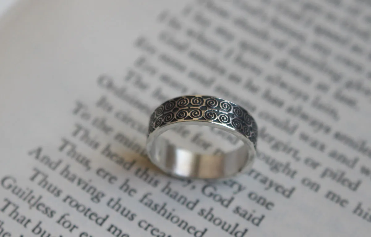 Dwennimmen, anillo adinkra africano en plata