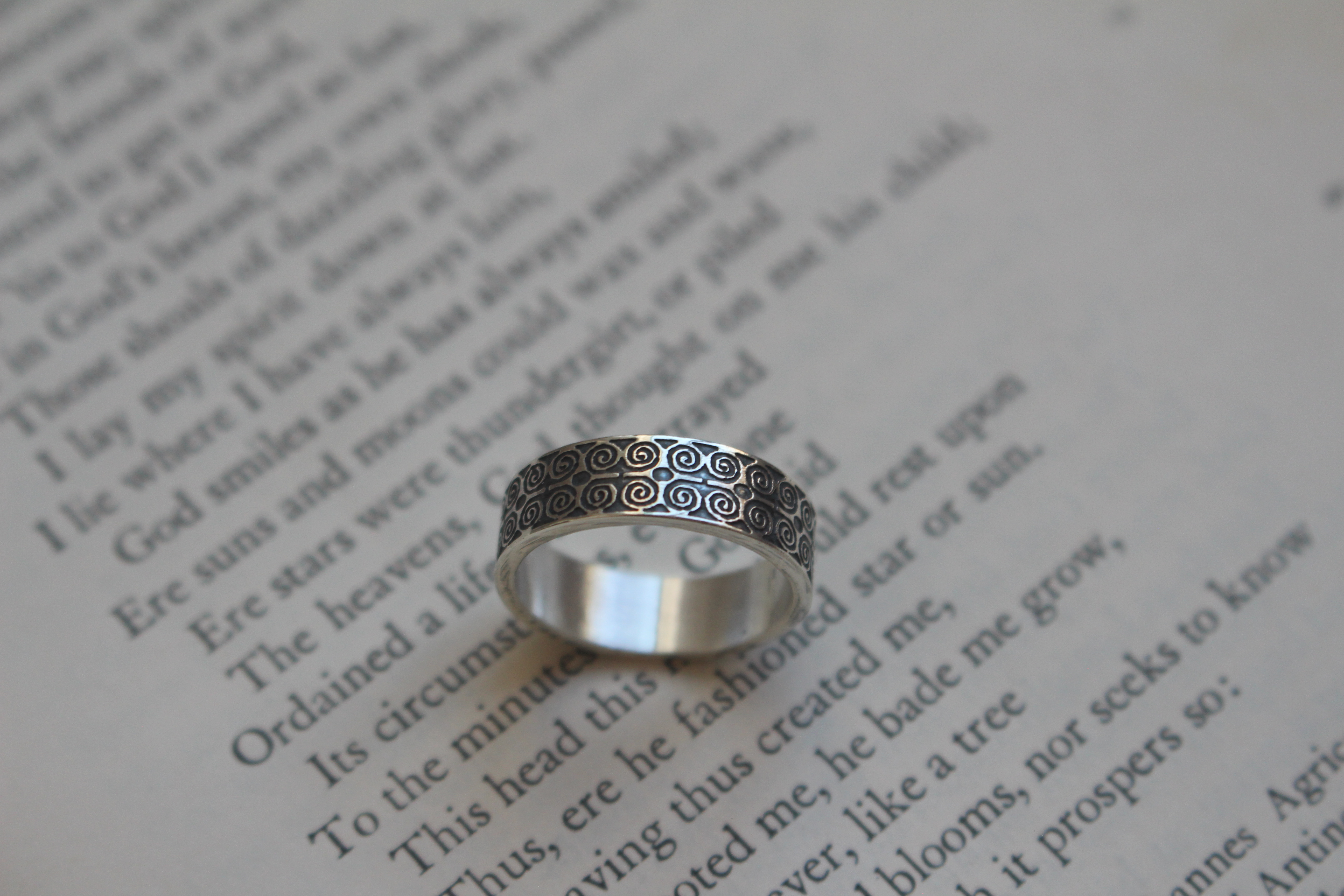 Dwennimmen, anillo adinkra africano en plata