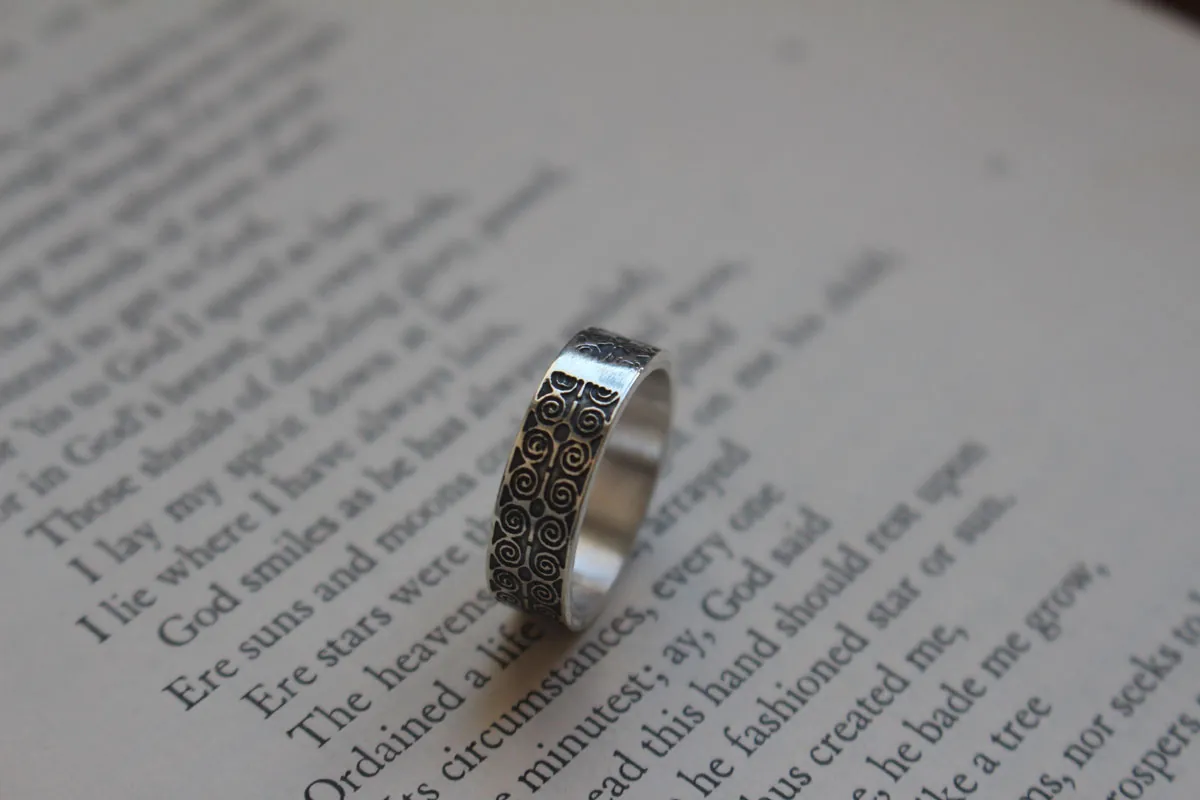 Dwennimmen, anillo adinkra africano en plata