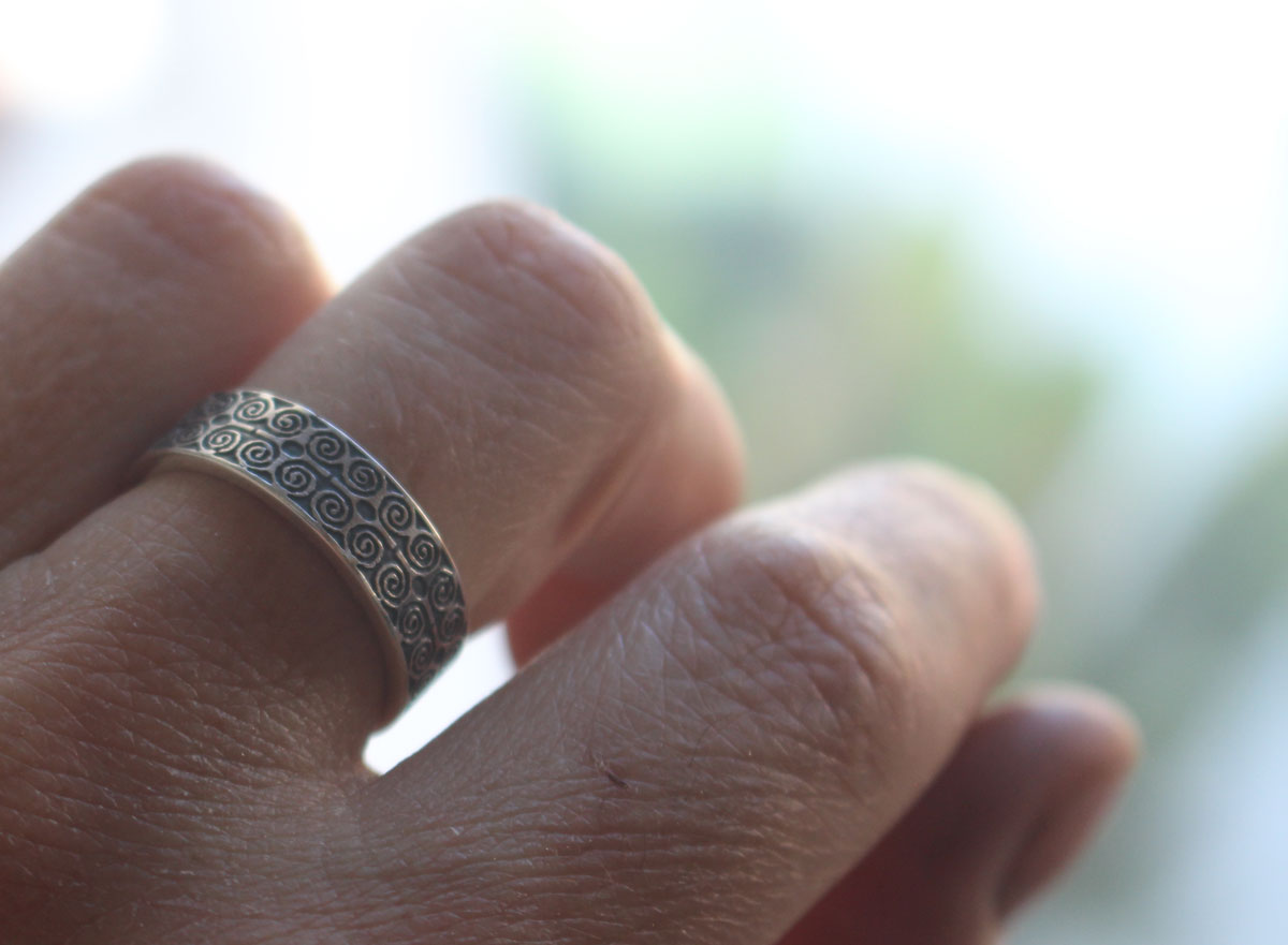 Dwennimmen, anillo adinkra africano en plata