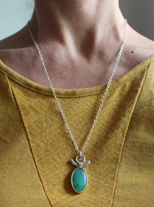 Earth goddess, venus necklace in silver and chrysoprase