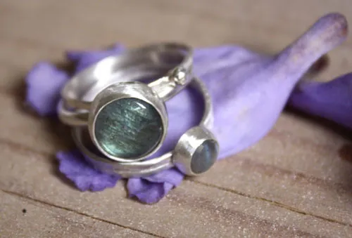 Eclipse lunar, anillo apilable noche de verano en plata y labradorita