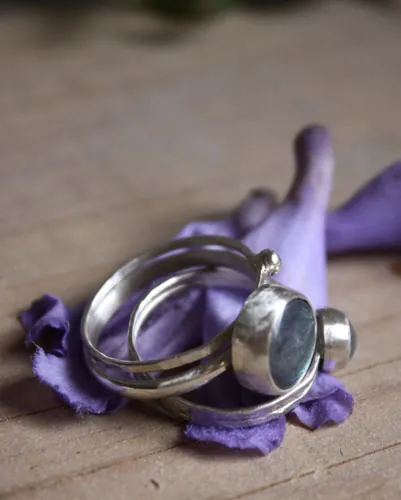 Eclipse lunar, anillo apilable noche de verano en plata y labradorita