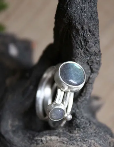 Eclipse lunar, anillo apilable noche de verano en plata y labradorita
