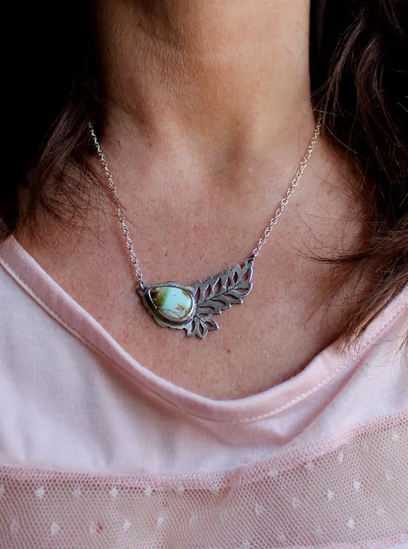 Eclosión de turquesa, collar hoja calada en plata y turquesa