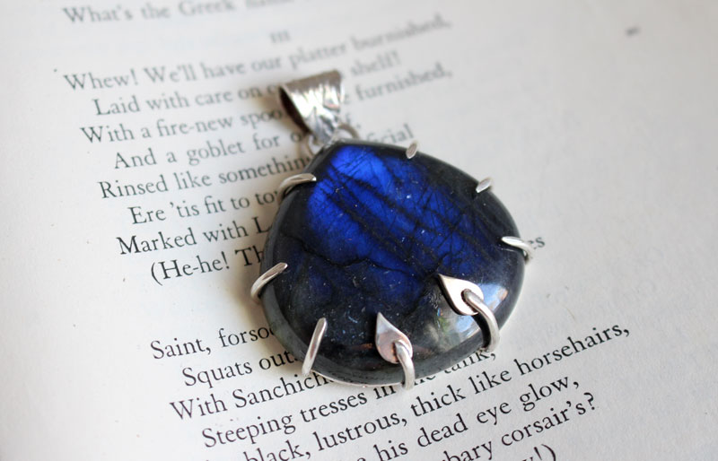 Eclosión del alba, dije aurora en plata y labradorita