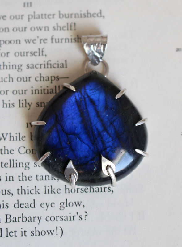 Eclosión del alba, dije aurora en plata y labradorita