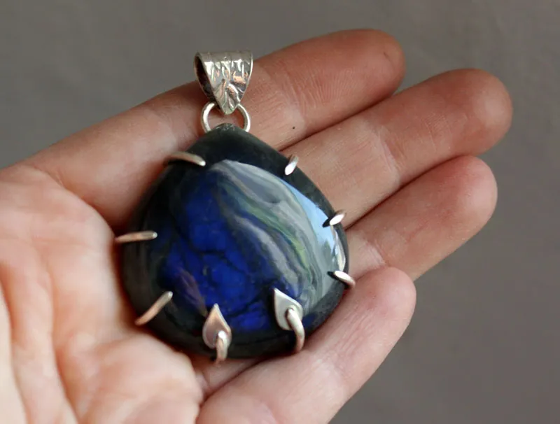 Eclosión del alba, dije aurora en plata y labradorita