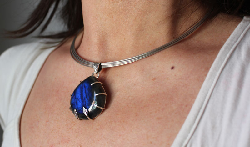 Eclosión del alba, dije aurora en plata y labradorita