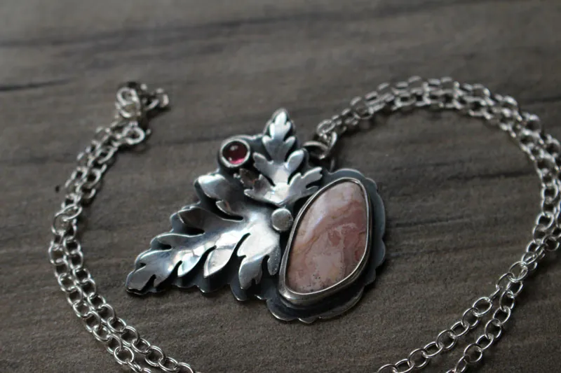 Efloración, collar botánico en plata, turmalina rosa y rodocrosita