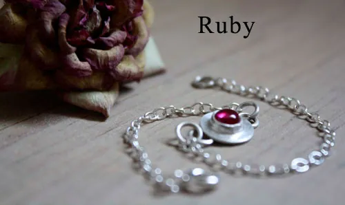 Ekadaura, pulsera redonda en plata y piedra de nacimiento (granate, amatista, aguamarina, piedra de luna, ónix, alejandrita, rubí, peridoto, zafiro, ópalo, citrino, turquesa)