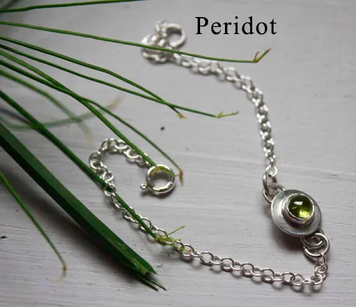 Ekadaura, pulsera redonda en plata y piedra de nacimiento (granate, amatista, aguamarina, piedra de luna, ónix, alejandrita, rubí, peridoto, zafiro, ópalo, citrino, turquesa)