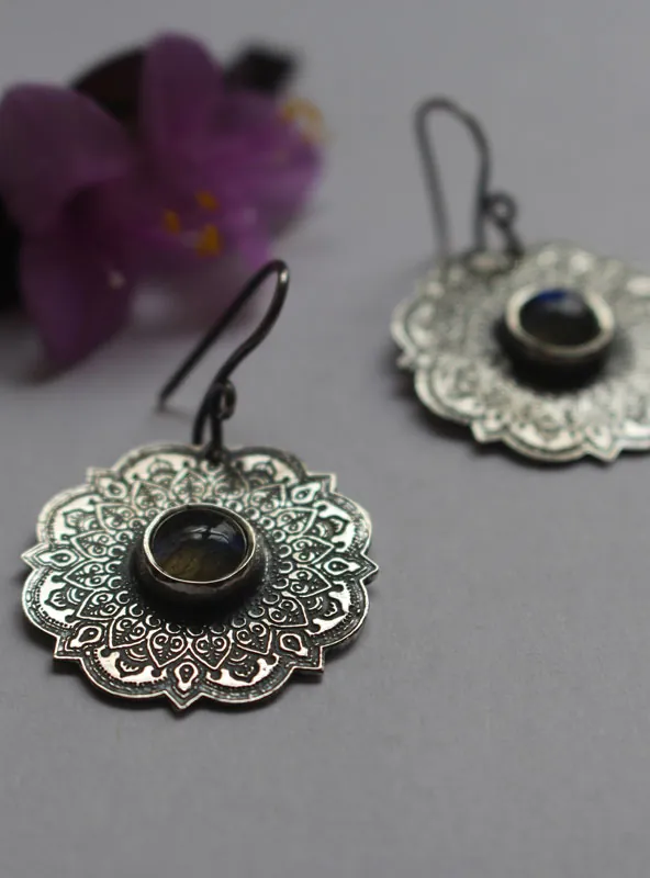 El aire, aretes mandala aéreo en plata y labradorita