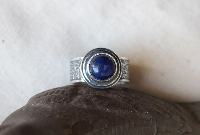 El alma del poeta, anillo vegetal en plata y lapislázuli