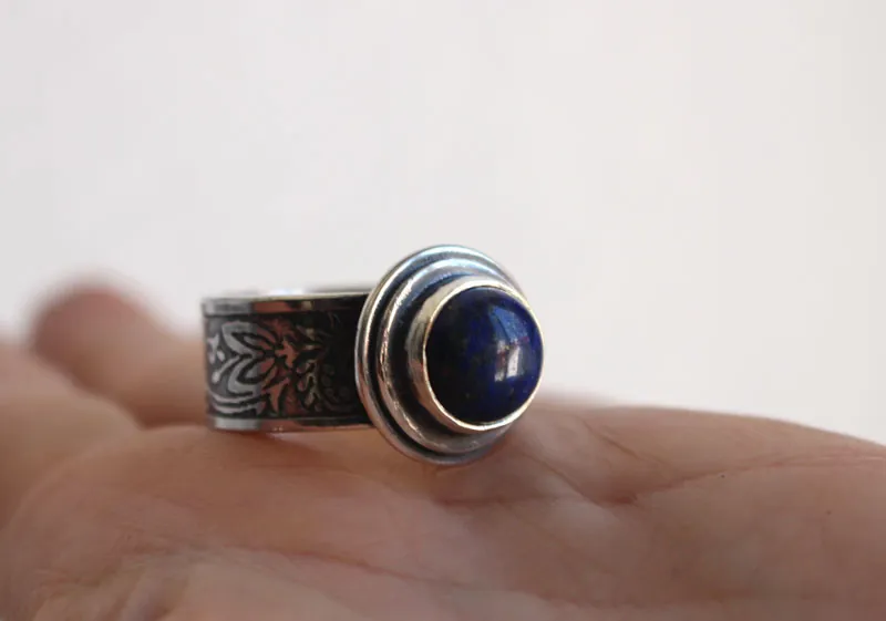 El alma del poeta, anillo vegetal en plata y lapislázuli
