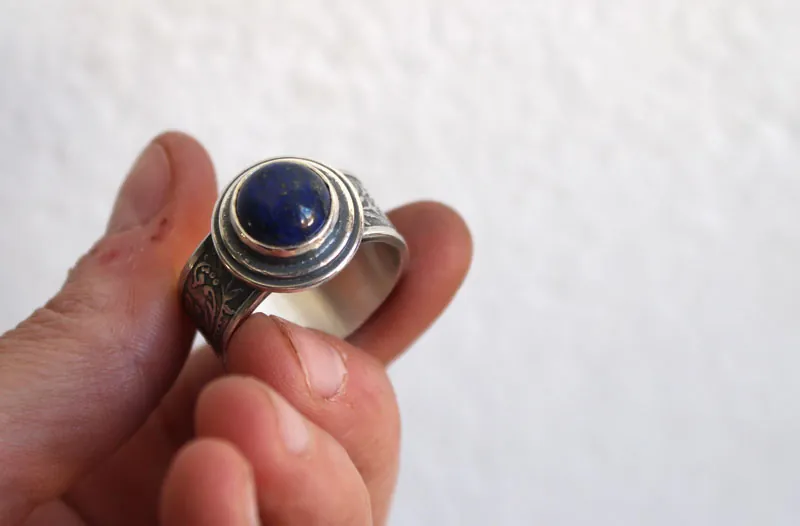 El alma del poeta, anillo vegetal en plata y lapislázuli