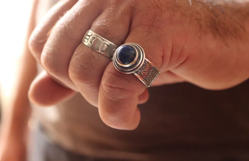 El alma del poeta, anillo vegetal en plata y lapislázuli