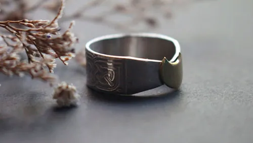 El anillo de la druidesa, anillo lunar celta en plata y latón