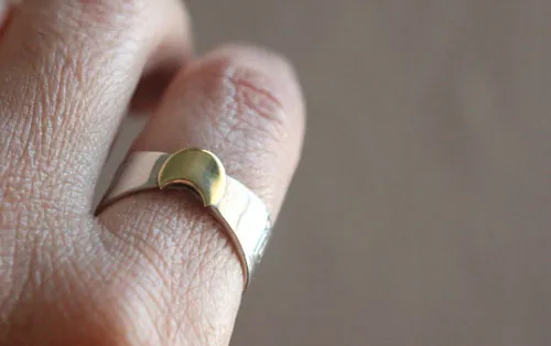 El anillo de la druidesa, anillo lunar celta en plata y latón