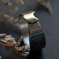 El anillo de la druidesa, anillo lunar celta en plata y latón