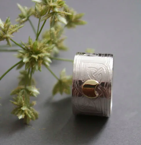 El anillo del druida, anillo celta en plata, latón y granate