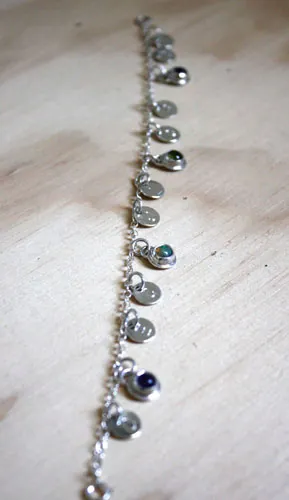 El árbol de Jesé, pulsera recuerdo familiar en plata, amatista, ópalo y peridoto
