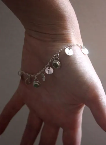 El árbol de Jesé, pulsera recuerdo familiar en plata, amatista, ópalo y peridoto