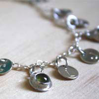 El árbol de Jesé, pulsera recuerdo familiar en plata, amatista, ópalo y peridoto