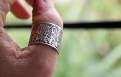 El árbol de las ciervas, anillo ciervos y aves otomí en plata