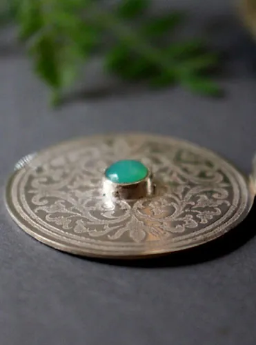 El árbol del recinto sagrado, dije escudo medieval en plata y crisoprasa