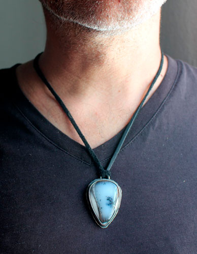 El arbusto del acantilado, dije bonsái en plata y ágata dendrítica